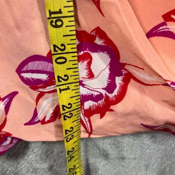 DVF Diane Von Furstenberg Wrap Blouse 100% Silk Floral Size Medium Pink Red Top - Picture 7 of 7